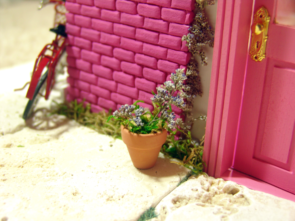 Dollhouse miniature flowers in a pot by The Mouse Market