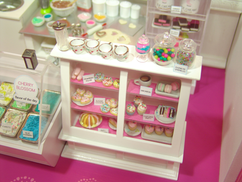 Dollhouse miniature pastry case by The Mouse Market