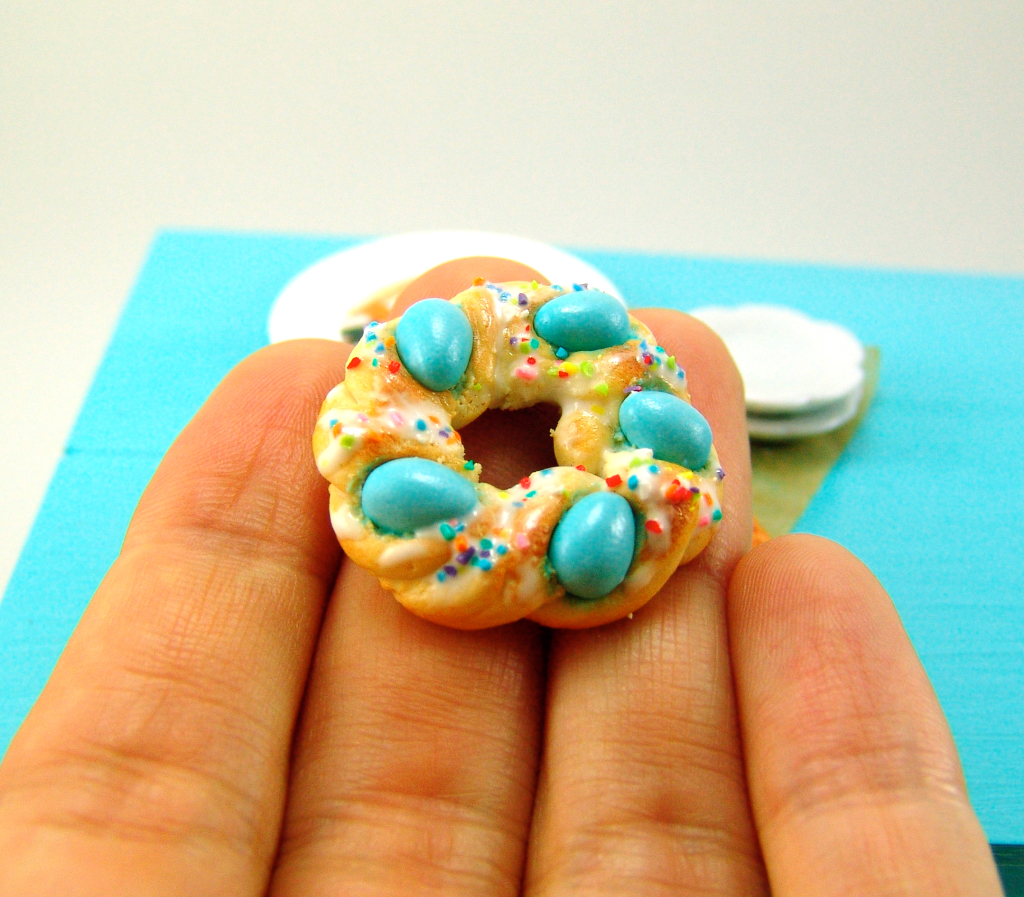 Dollhouse miniature Italian Easter bread by The Mouse Market