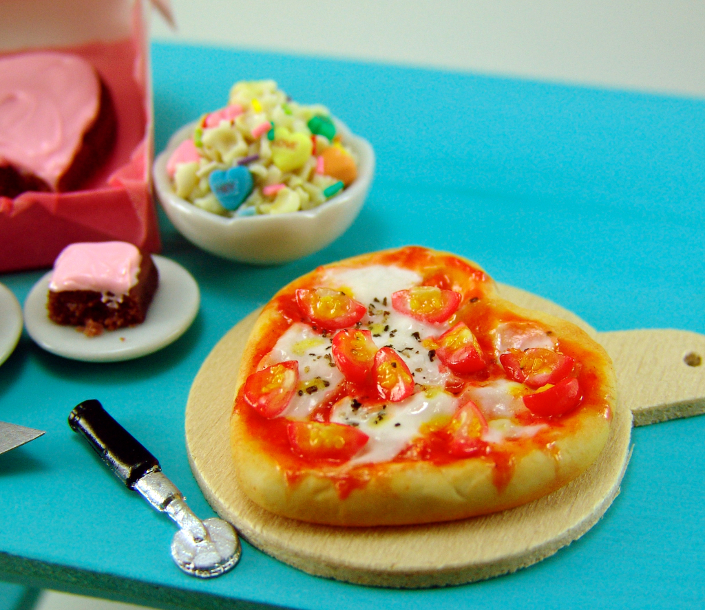 Heart-shaped pizza made from polymer clay by The Mouse Market