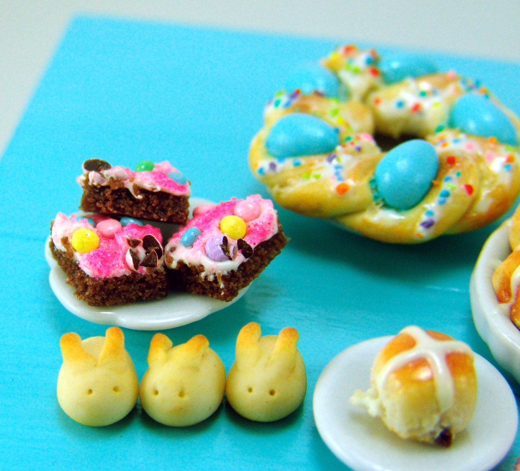 Dollhouse miniature brownies and bunny buns by The Mouse Market