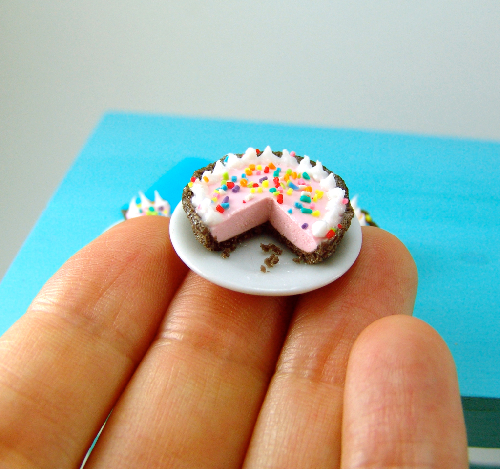 dollhouse miniature pie by The Mouse Market