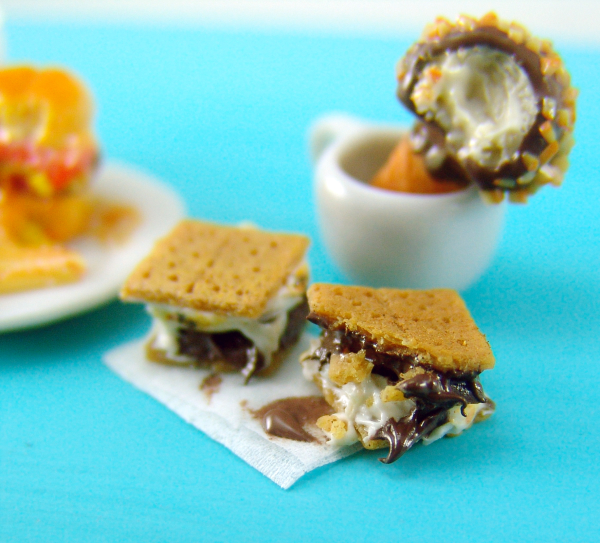 Dollhouse miniature s'mores by The Mouse Market