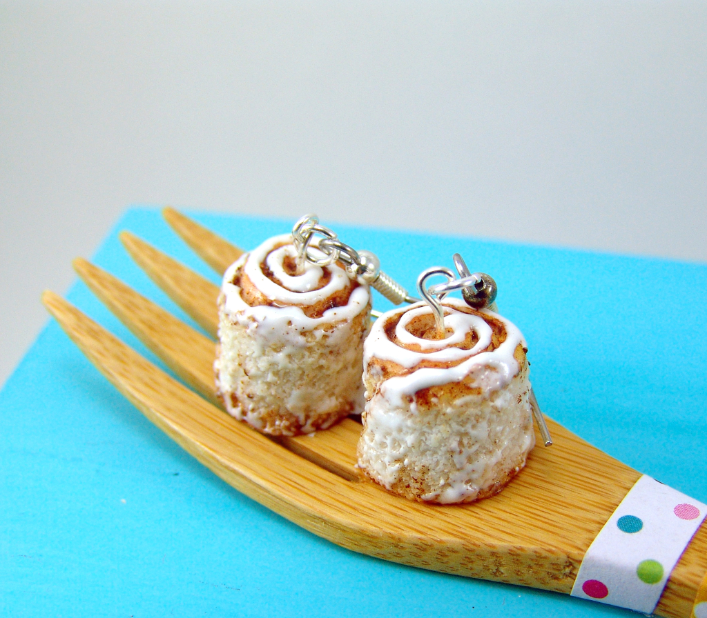 Cinnamon roll earrings by The Mouse Market