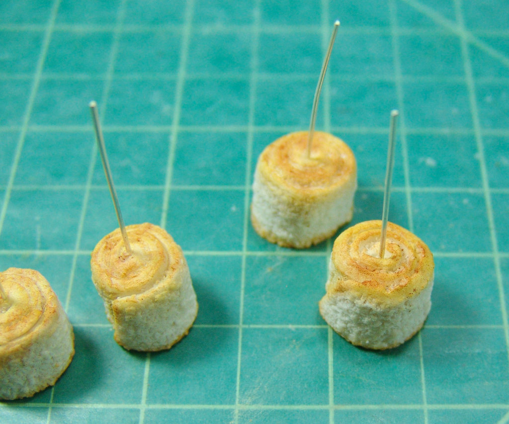 Making miniature cinnamon rolls with The Mouse Market