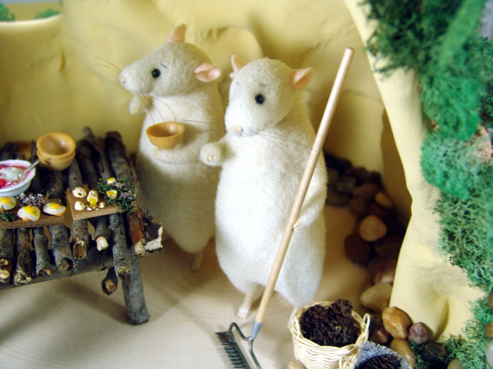 A Woodland Mouse Meal