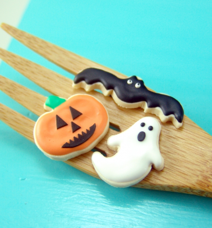 Miniature Halloween cookies bt The Mouse Market